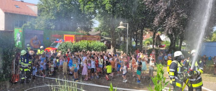 Evakuierungsübung Grundschule und Kinderhaus Hattenhofen